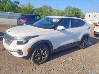 2021 Kia Seltos KNDERCAA8M7141433