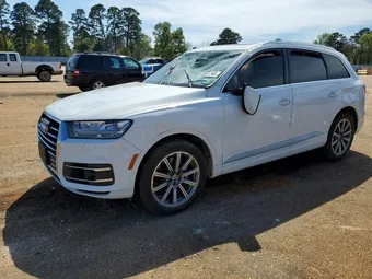2018 Audi Q7 WA1VAAF71JD047135