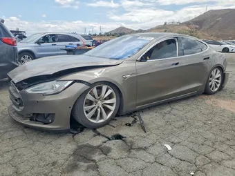 2016 Tesla Model S 5YJSA1E20GF123881