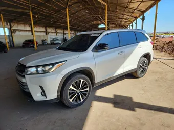 2019 Toyota Highlander 5TDKZRFH2KS551207 Lot 52103316