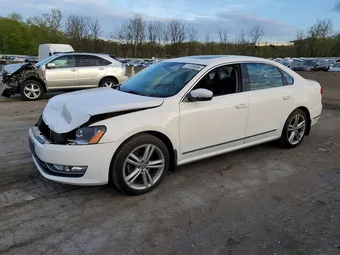 2015 Volkswagen Passat 1VWCT7A31FC062940