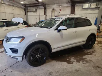 2017 Volkswagen Touareg WVGGF7BP0HD002279