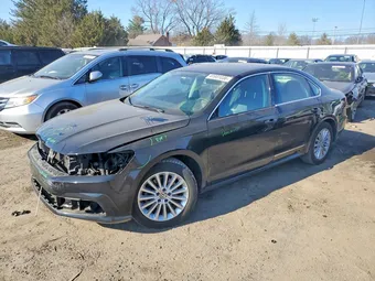 2016 Volkswagen Passat 1VWBT7A33GC031735