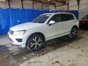 2017 Volkswagen Touareg WVGRF7BP1HD000355