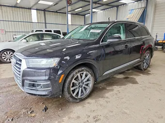 2018 Audi Q7 WA1LAAF71JD028656