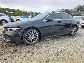2019 Mercedes-Benz A-Class WDD3G4EB2KW012831