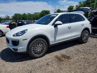 2016 Porsche Cayenne WP1AB2A25GLA95480