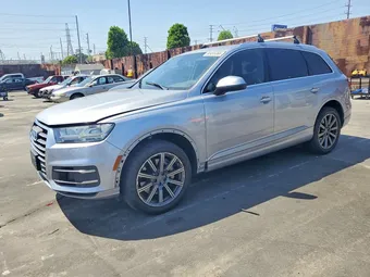2017 Audi Q7 WA1LAAF79HD011128