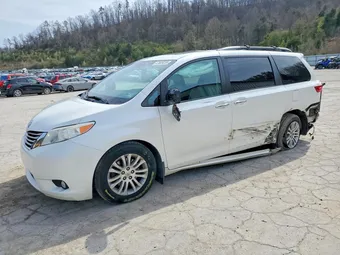 2016 Toyota Sienna 5TDYK3DC5GS746857 Lot 47689236