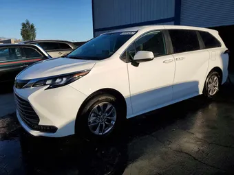 2026 Toyota Sienna 5TDKRKEC3TS297912 Lot 49632476
