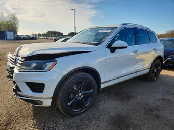 2017 Volkswagen Touareg WVGRF7BP1HD005300
