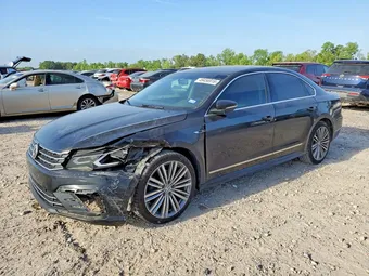 2017 Volkswagen Passat 1VWDT7A30HC015874
