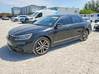 2017 Volkswagen Passat 1VWDT7A33HC062476