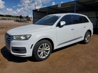 2017 Audi Q7 WA1AAAF77HD008171