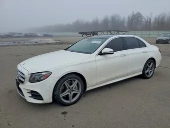 2018 Mercedes-Benz E-Class WDDZF4KB1JA301602