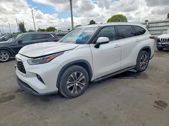 2022 Toyota Highlander 5TDGZRAH5NS544494 Lot 49131246