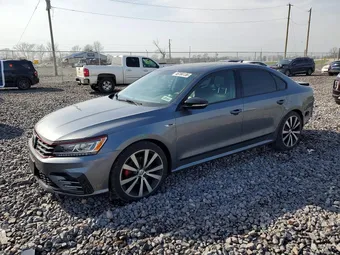 2018 Volkswagen Passat 1VWJM7A32JC040569