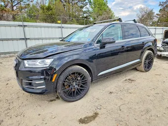 2018 Audi Q7 WA1LAAF77JD038303