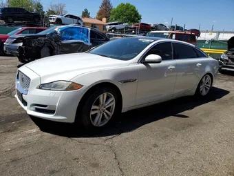 2016 Jaguar XJ-Series SAJWA2G73G8W02460