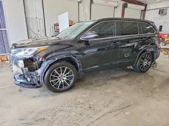 2018 Toyota Highlander 5TDJZRFH9JS800371 Lot 45931806