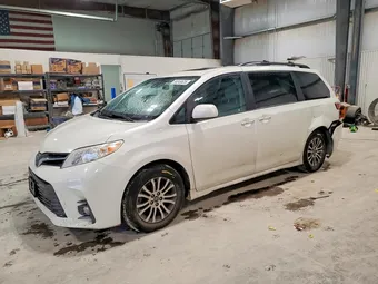 2018 Toyota Sienna 5TDYZ3DC0JS915461 Lot 98249625