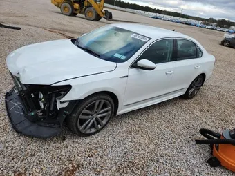 2017 Volkswagen Passat 1VWDT7A34HC061255