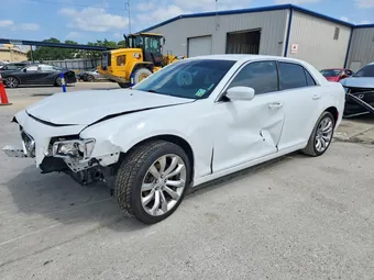 2016 Chrysler 300 2C3CCAAG1GH313753