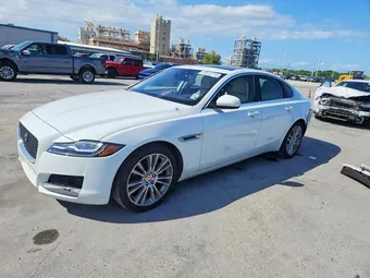 2018 Jaguar XF SAJBE4FX8JCY57965