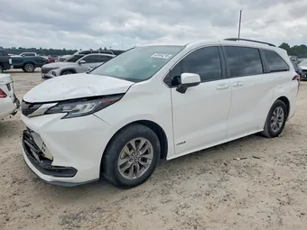 2021 Toyota Sienna 5TDKRKEC3MS028195