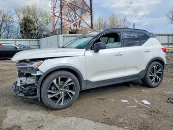 2022 Volvo XC40 YV4162UM3N2757141