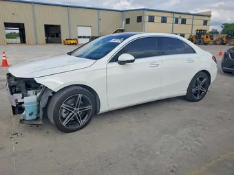 2019 Mercedes-Benz A-Class WDD3G4EB3KW023014