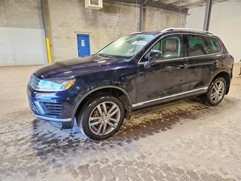 2016 Volkswagen Touareg WVGEF9BP8GD012463