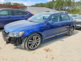 2017 Volkswagen Passat 1VWDT7A32HC023698