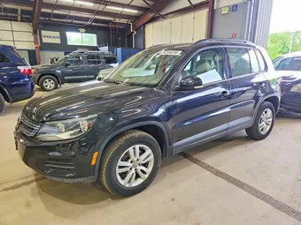 2017 Volkswagen Tiguan WVGBV7AXXHK000324