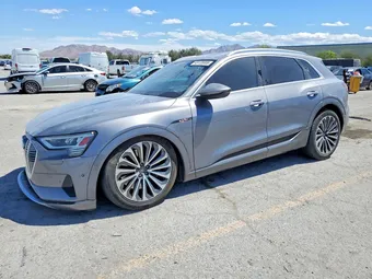 2019 Audi e-tron WA1VAAGE7KB024954