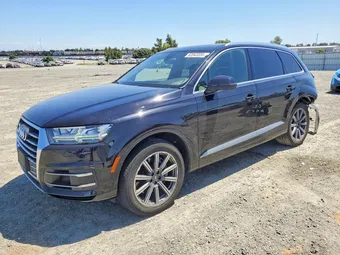 2017 Audi Q7 WA1LAAF70HD031266