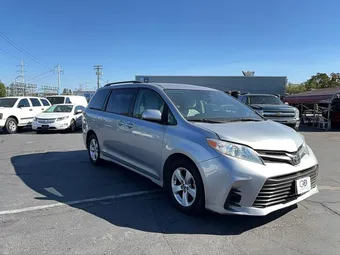 2018 Toyota Sienna 5TDKZ3DC7JS933686 Lot 54539856