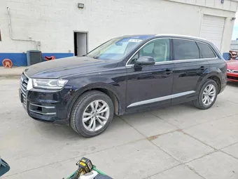 2018 Audi Q7 WA1LHAF75JD047075