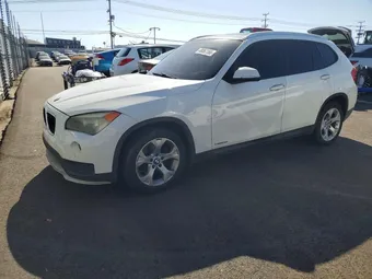 2015 BMW X1 WBAVM1C54FVW56833
