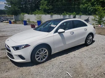 2019 Mercedes-Benz A-Class WDD3G4EB5KW025122