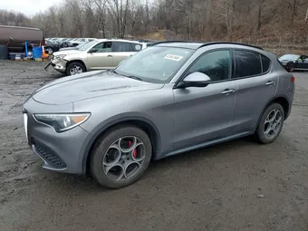 2018 Alfa Romeo ZASFAKNN7J7B94338