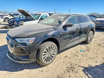 2019 Audi e-tron WA1VABGEXKB024324