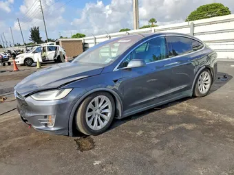 2017 Tesla Model X 5YJXCDE29HF052215