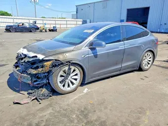 2018 Tesla Model X 5YJXCDE21JF114986