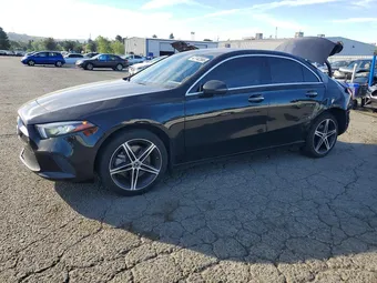 2019 Mercedes-Benz A-Class WDD3G4EB4KW024818