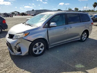 2018 Toyota Sienna 5TDKZ3DC6JS946977 Lot 55189186