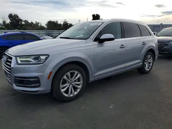 2017 Audi Q7 WA1AAAF75HD004023