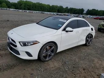 2019 Mercedes-Benz A-Class WDD3G4EB7KW000724