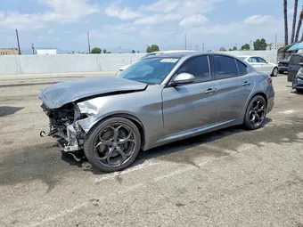 2018 Alfa Romeo ZARFAECN2J7583021
