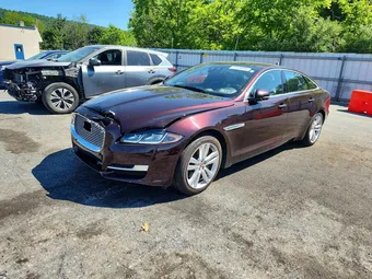 2018 Jaguar XJ-Series SAJWJ2GD1J8W14393